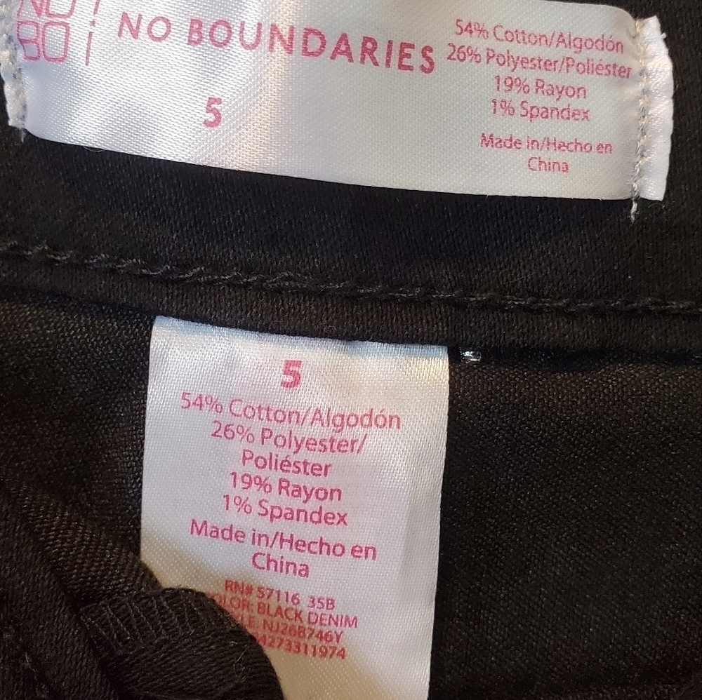 🍉 womens/girls juniors size 5 No Boundaries denim shorts in black - Picture 4 of 8